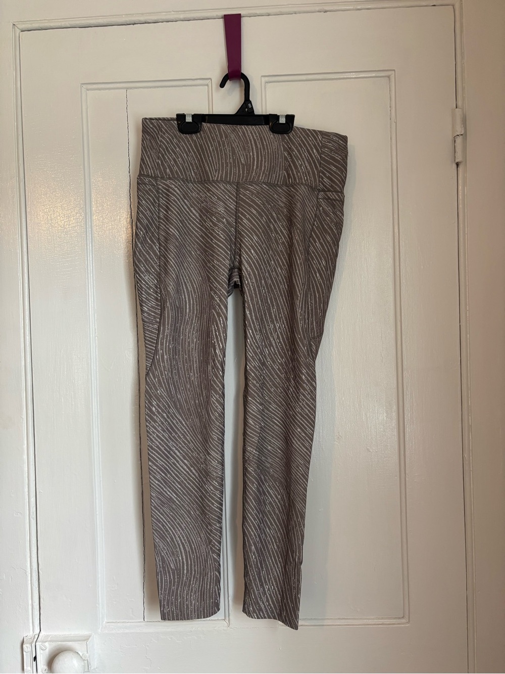 CALIA by Carrie Underwood Taupe Wave-Print High-Waist Leggings